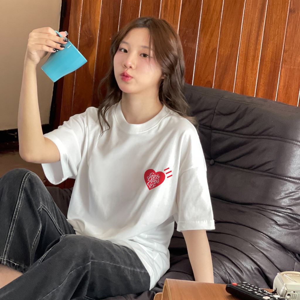 ลายหัวใจ เสื้อยืดผ้าฝ้ายแท้  สไตล์ย้อนยุค สีดำและสีขาว สำหรับผู้ชายและผู้หญิง เสื้อยืดคอกลม พิมพ์ลาย เหมา