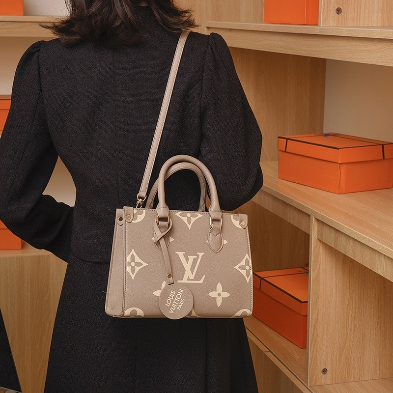 Lv กระเป๋าถือผู้หญิงกระเป๋าสะพายเดินทางหนังเกาหลี Tote Square Bag Leisure Crossbody Bag