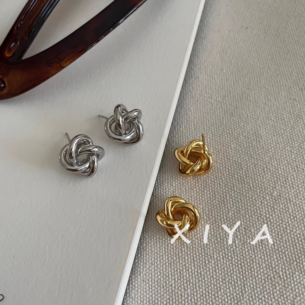 Xiya Retro Small Winding Twist ต่างหูประณีตต่างหูโลหะกลวงทุกคู่