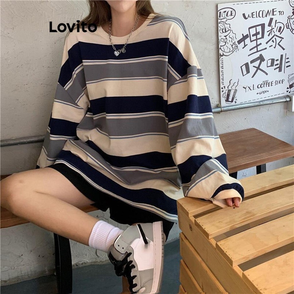 Lovito เสื้อสเวตเตอร์ผู้หญิง ลายทาง คัลเลอร์บล็อก สไตล์ลำลอง LNA69265