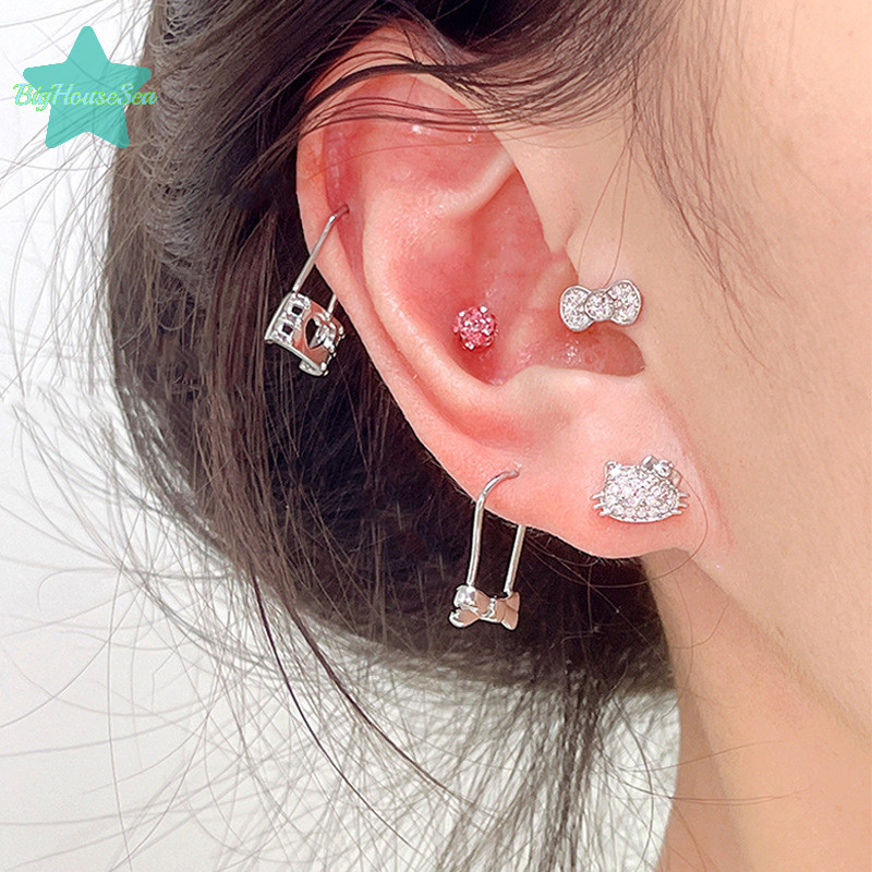 [BigHouseSea] Sanrio Hello Kitty Full Diamond Ear Studs Kawaii การ์ตูนน่ารักอะนิเมะต่างหู Simple All-match ต่างหูสําหรับสาวเครื่องประดับของขวัญใหม่