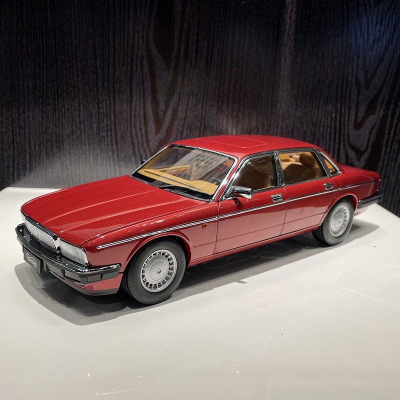 AR เกือบจริงเช่น 1/18 Jaguar XJ6 (XJ40 โมเดลรถแบบคงที่โลหะผสม
