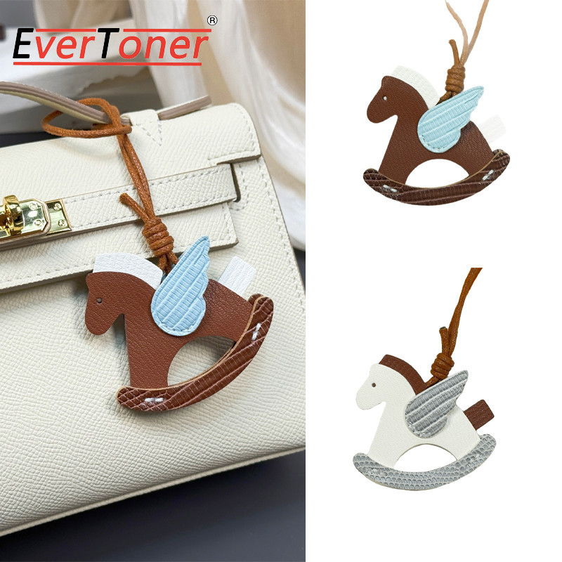 EverToner หนังแกะเย็บมือ Pony พวงกุญแจกระจกมองหลังรถยนต์กระเป๋าโยกสนุกแขวนตกแต่งของขวัญเครื่องประดับสามมิติ