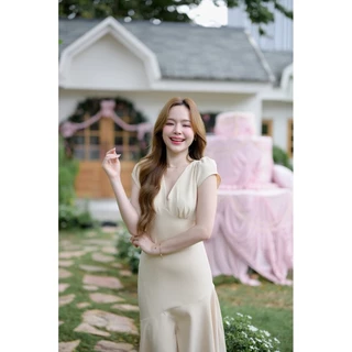 Petal Sway Maxi Dress : สีครีม