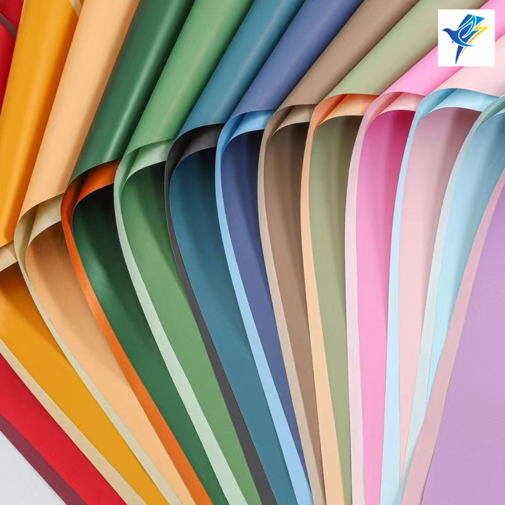 กระดาษห่อดอกไม้สีเดียวหรือสองสี วัสดุกันน้ำและกระดาษเคลือบด้าน เหมาะสำหรับตกแต่งดอกไม้ ประณีตและสวยงาม