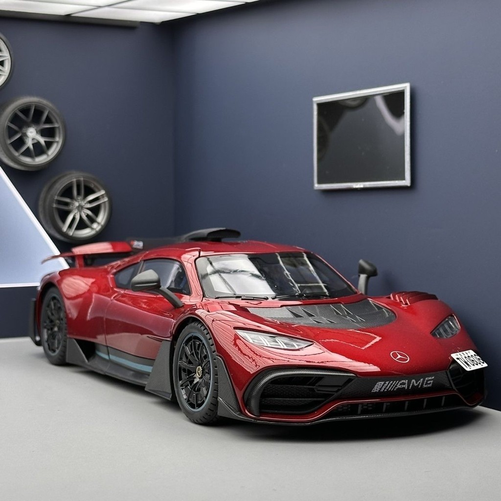 1: 18 Benz amg one รถรุ่นจําลองรถสปอร์ตของเล่นรถคอลเลกชันเครื่องประดับเด็กของขวัญ