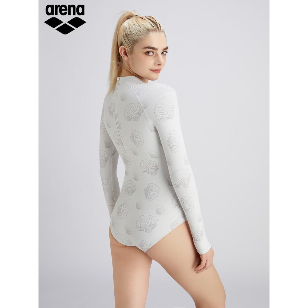 ARENA ชุดว่ายน้ำสามเหลี่ยมแขนยาวผู้หญิง