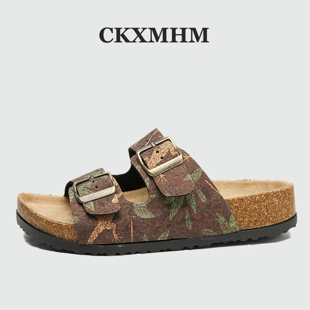 CKXMHM ผู้หญิงสไลด์รองเท้าแตะไม้ก๊อกแบนพร้อมสายปรับได้หัวเข็มขัดรองเท้าแตะเปิดนิ้วเท้าหนังนิ่ม Footbed