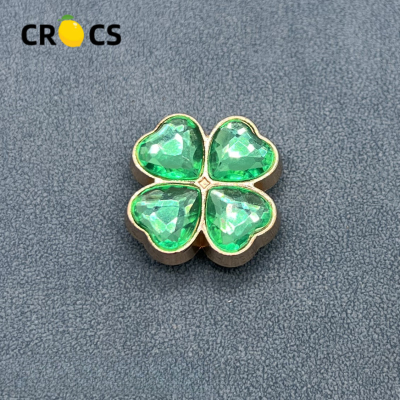 Jibbitz Crocs Charms Hole รองเท้าดอกไม้อุปกรณ์เสริมสไตล์ใหม่ Crocs รองเท้าดอกไม้ Crocs อุปกรณ์เสริม Zhibixing ตกแต่งเพชร Four-leaf Clover ผสม