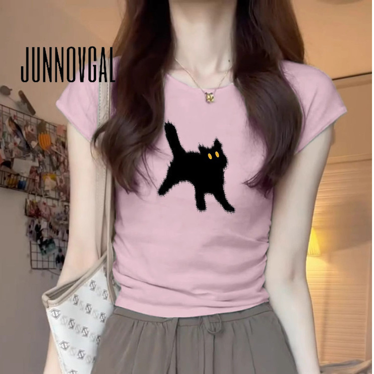 JUNNOVGAL เสื้อยืดผู้หญิงถักแมวเย็บปักถักร้อยสีตัดกันสไตล์ใหม่แขนสั้น