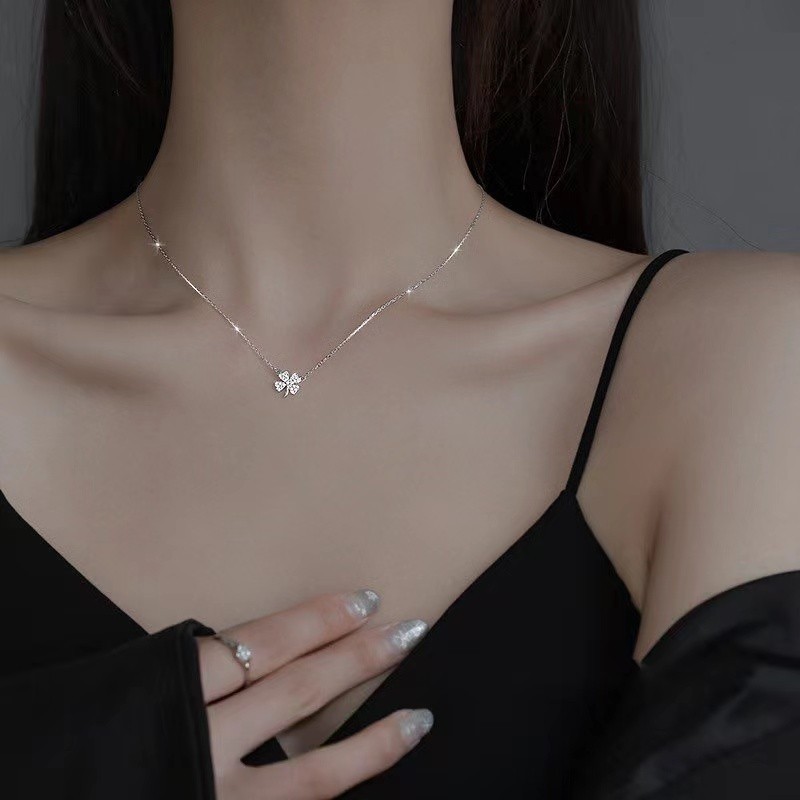 925 Silver Four-Leaf Cloverสร้อยคอหญิงLucky Leaf Collarbone Chainแฟชั่นอุปกรณ์เสริมของขวัญขายส่ง