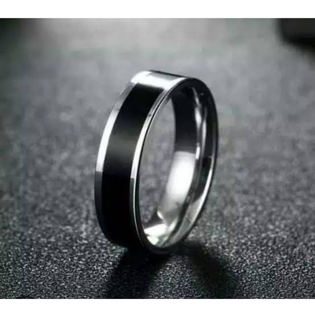 แหวนสแตนเลสสีดําพร้อมเงินและทองสีเหลือง LIST FASHION RING ANTI-RUST