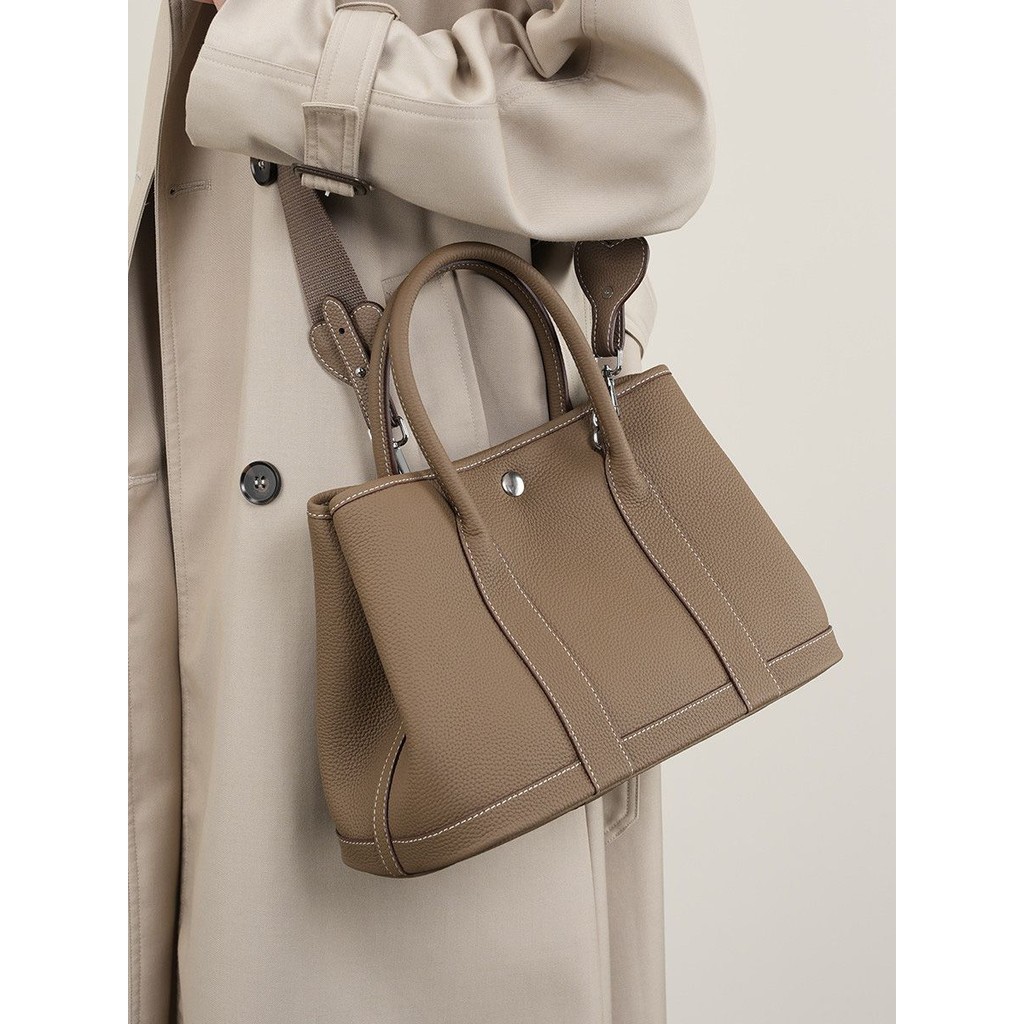 GD graden 26cn 30 cm Leather (12นิ้ว)  กระเป๋าสะพายไหล่ กระเป๋าถือ หนังแท้ ทรงโท้ท ขนาดใหญ่ จุของได้เยอะ เหมาะกับงานปาร์ตี้ในสวน สําหรับสตรี tote bag
