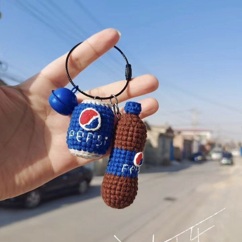 ขนสัตว์ Hand-Knitted diy วัสดุกระเป๋าพวงกุญแจจี้ Pepsi Cola โฮมเมด Handmade คู่แฟนของขวัญ