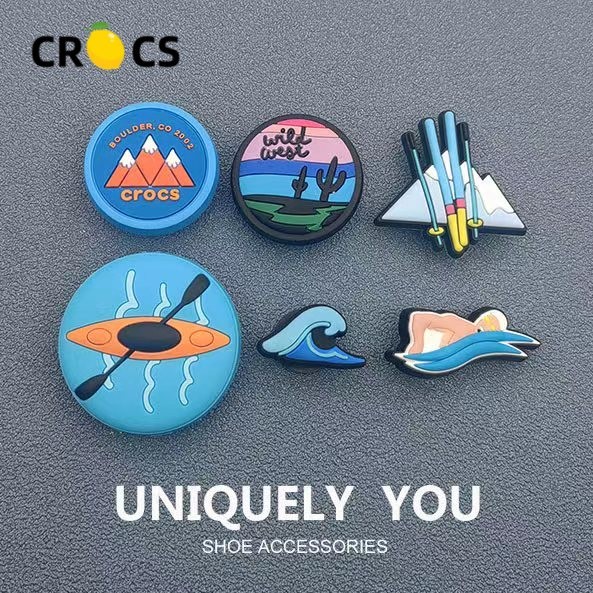 Jibbitz Crocs รองเท้าดอกไม้รูรองเท้าหัวเข็มขัดรองเท้าตกแต่งการ์ตูนอุปกรณ์เสริม Carlo Chibixing Surfing Mountain Peak