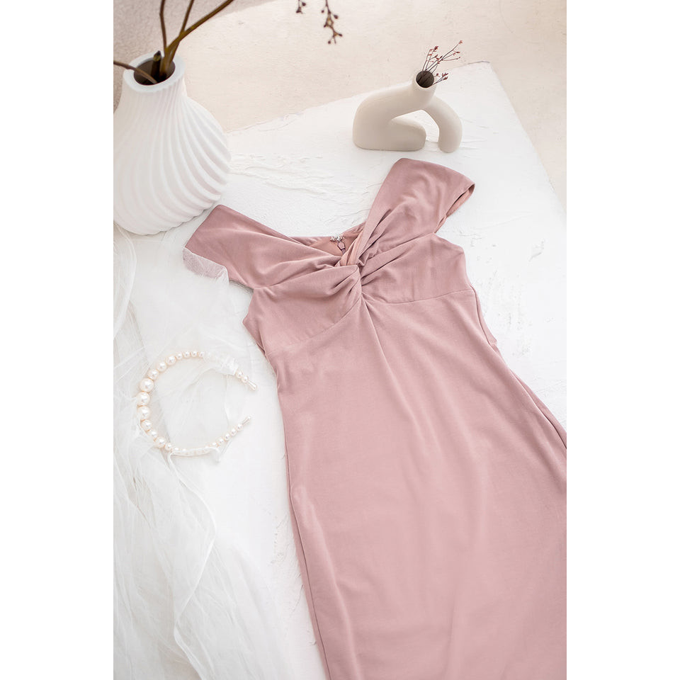 RAYE SWEETHEART TWIST DRESS ใน MAUVE PINK