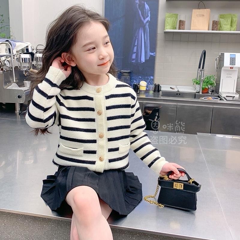 พร้อมส่ง เสื้อแจ็กเก็ตคาร์ดิแกนกันหนาว เสื้อคลุมสีดำครีม กระเป๋าแต่งหลอก ใช้งานไม่ได้คะ T889