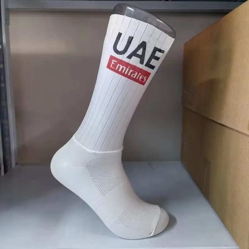 UAE ถุงเท้ากันลื่นแบบ Aero สำหรับผู้ชายระบายอากาศแห้งเร็ว