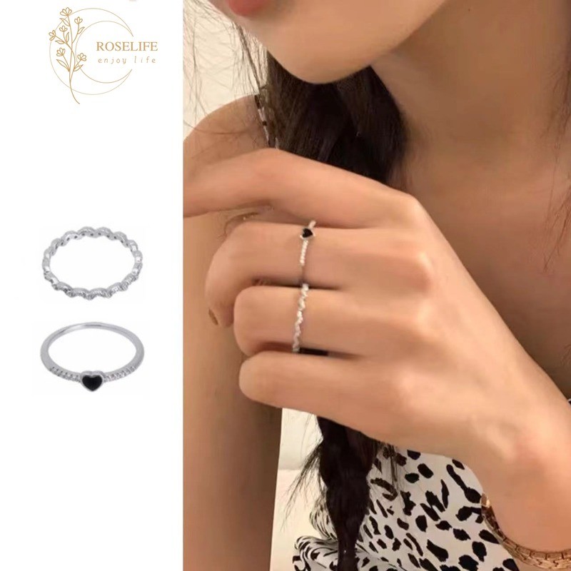 โรสไลฟ์ 2ชิ้นชุดที่ละเอียดอ่อนอินเทรนด์เย็นหัวใจสีดําแหวนเงินชุดสําหรับผู้หญิงสาวแฟชั่นพรรคออกเดทซ้อนแหวนทุกวันเครื่องประดับนิ้วอุปกรณ์ของข
