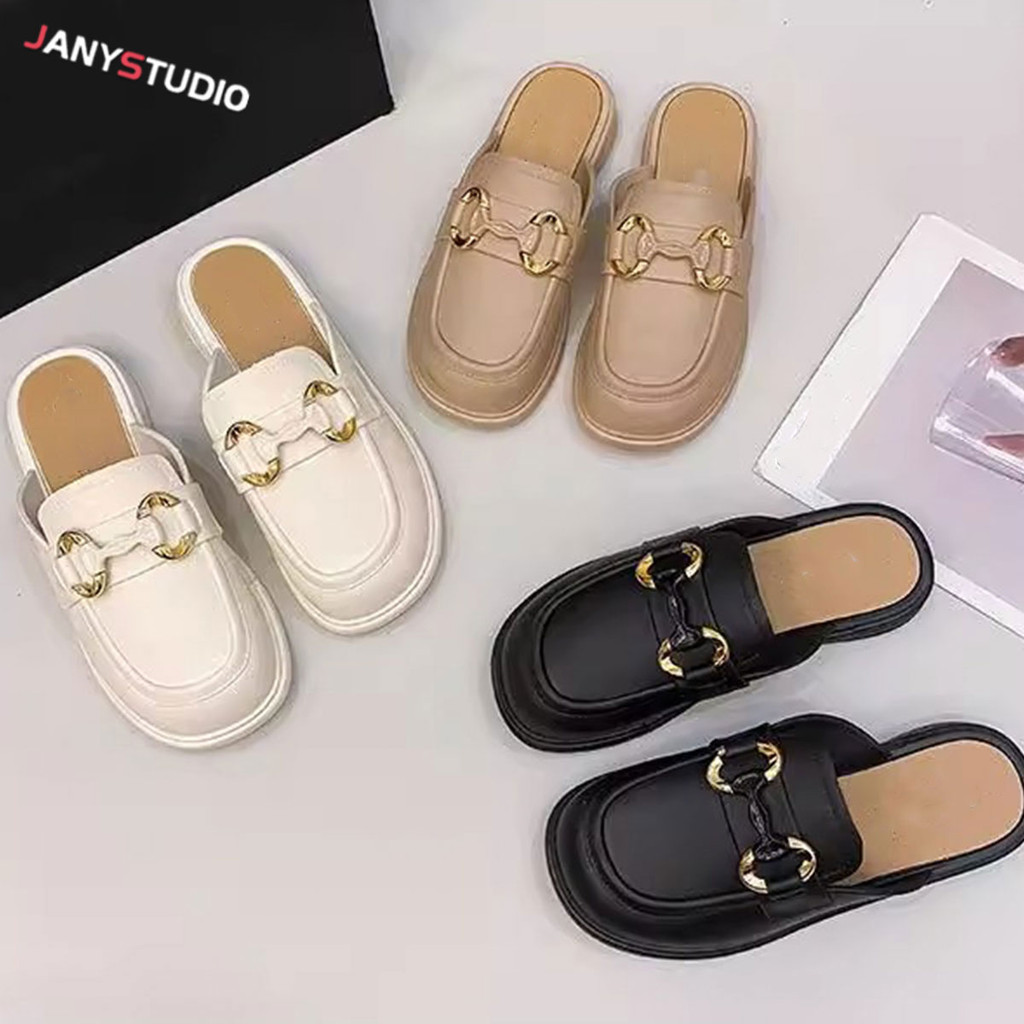 รองเท้าแตะหาดทราย สวยเก๋สำหรับซัมเมอร์