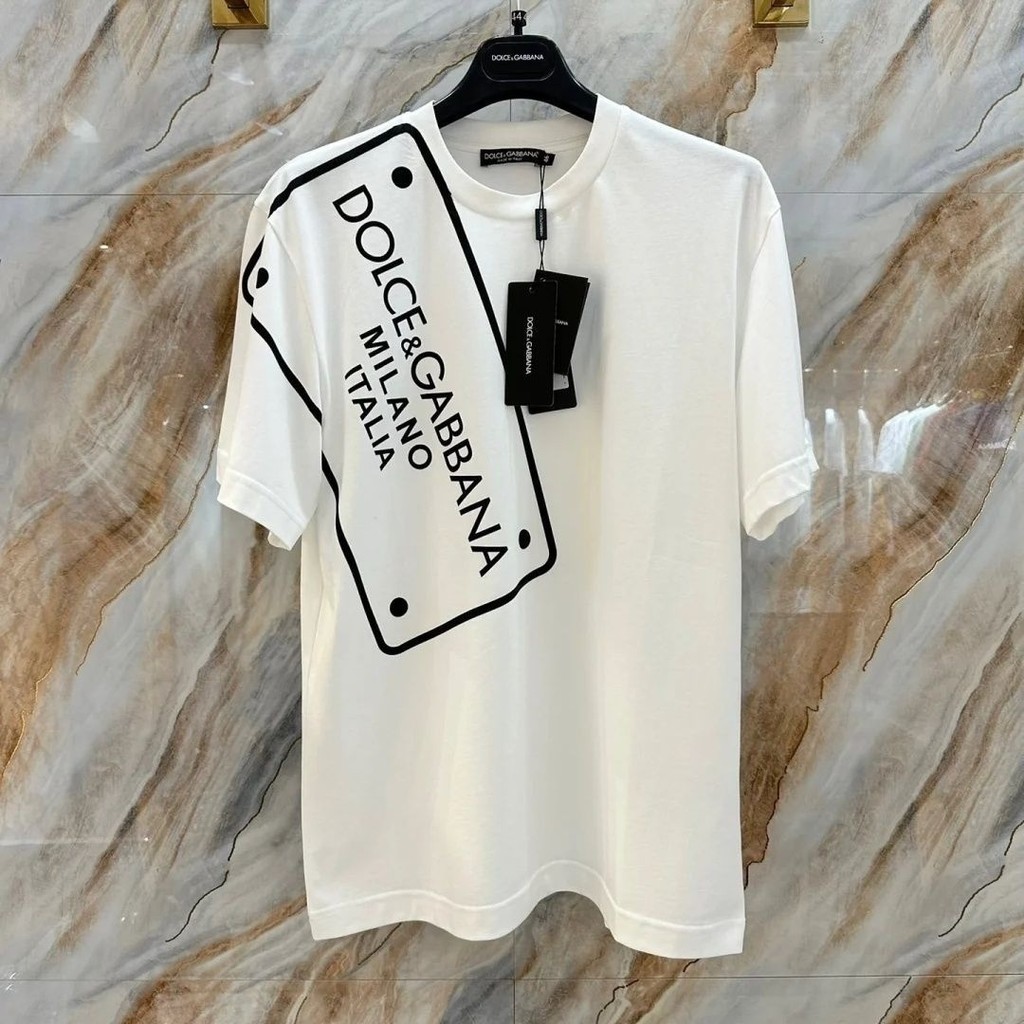 Dolce & Gabbana2023 เสื้อยืดพิมพ์ลายผ้าฝ้ายแท้คอกลมลําลองทุกการแข่งขันคู่แขนสั้น