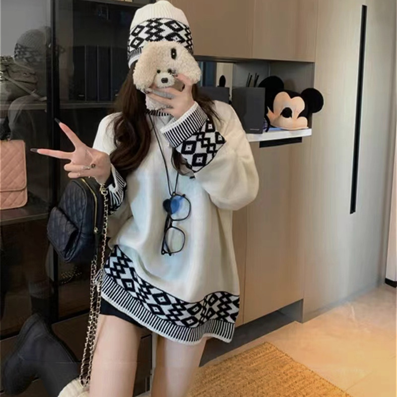 ฤดูใบไม้ร่วงใหม่ผู้หญิงเกาหลีรุ่นสีตัดกัน ผ้าแจ็คการ์ด หลวมสบายๆรอบคอเสื้อแขนยาวอเนกประสงค์เสื้อกันหนาว + หมวก 241016