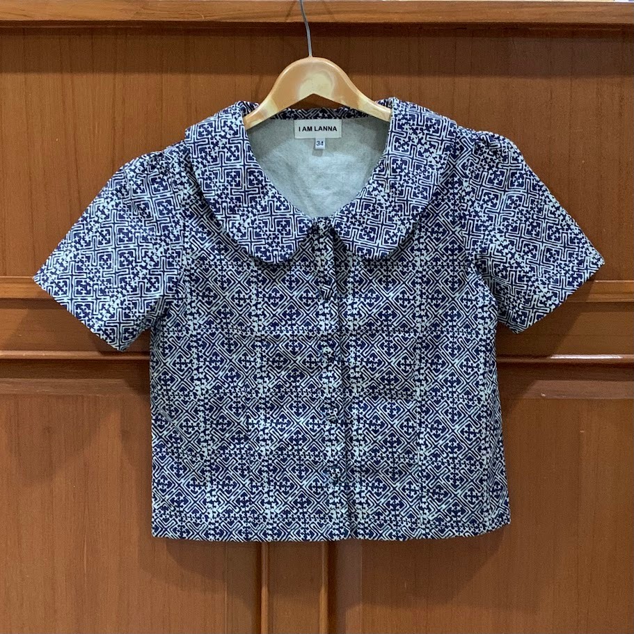 เสื้อคอบัวกระดุมหน้า ลายเขียนเทียน