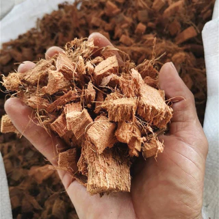 กาบมะพร้าว แบ่งขาย 500g. / 900g. (จากเปลือกมะพร้าว) ปุ๋ยจากธรรมชาติ ทำให้ดินโปร่ง เปลือกมะพร้าวสับ Coconut