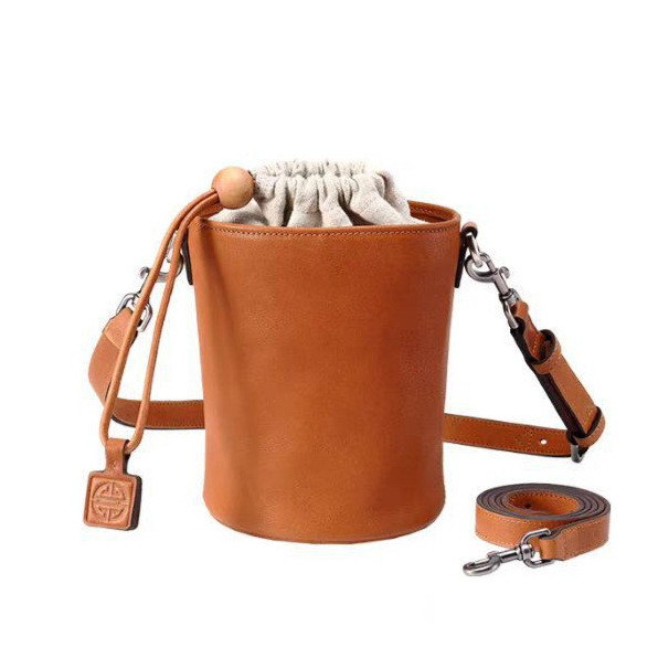 กระเป๋าวินเทจแบบถังหูรูด QIUZHEN