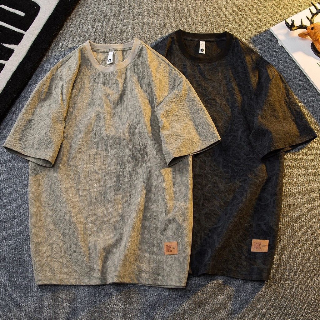 เสื้อยืดแขนสั้นผู้ชาย คุณภาพสูง แห้งไวและเย็นสบาย ออกแบบใหม่สำหรับฤดูร้อน ทรงหลวมแบบครึ่งตัด B4MM
