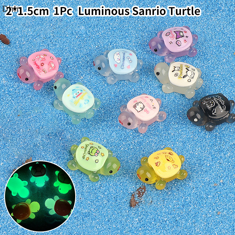 [Dhin] Luminous Sanrio Turtle Ornament Kawaii Hello Kitty Kuromi Melody Turtle Micro Landscape Fish Decor Surprise Box Accessory COD