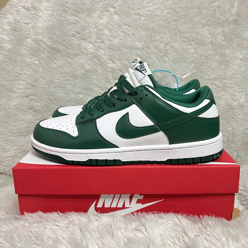 รองเท้าผ้าใบสีเขียว Nike SB Dunk Low Team