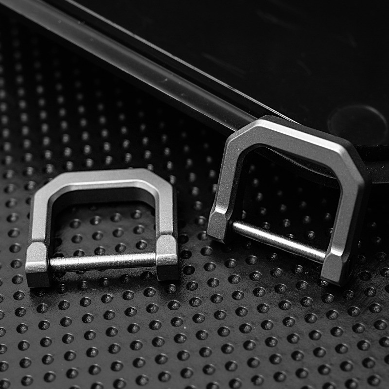 Cnedc DIY อุปกรณ์เสริม Titanium Alloy D Shape Horseshoe Key Chain ที่ถอดออกได้สําหรับรถยนต์หนา Rod ไขควงสมนาคุณ