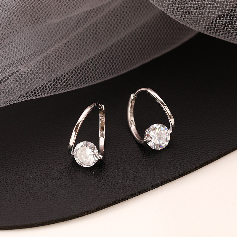 T Temperament Enhance Geometric Micro-Inlaid Zircon Ear Buckle Niche Design Feel แฟชั่นอารมณ์ประณีต Simple More Ma