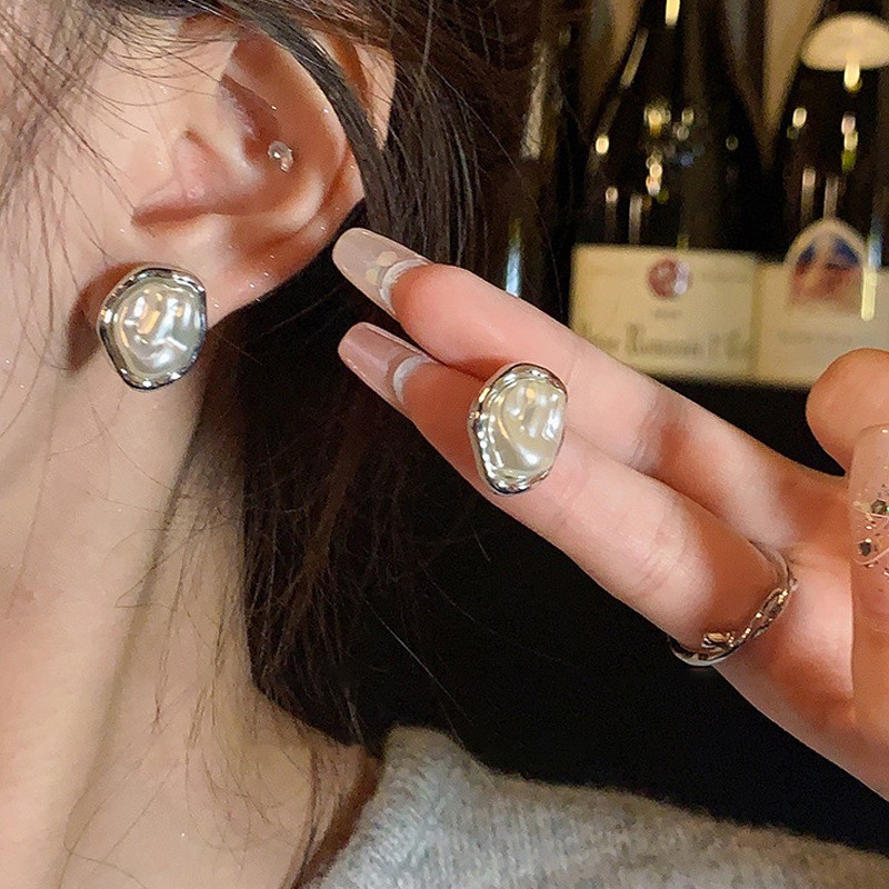 Jushi Lrregular Baroque Pearl ต่างหู Simple Niche Design ที่ไม่ซ้ํากันใหม่หญิงร้อยต่างหู