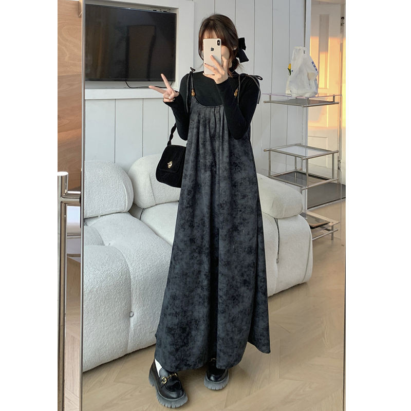 ฤดูใบไม้ร่วงสไตล์ใหม่จับคู่ทั้งชุด High-End Infection Smudge Sling Dress Simple All-Match Layered สีดําคอสูง Bottoming เสื้อ