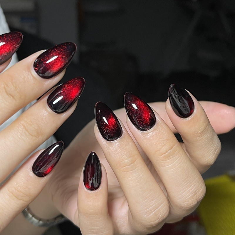 [กาวแฮนด์เมดฟรี] เล็บประดิษฐ์สีแดงเข้มแมวตาสั้นอัลมอนด์ส่องไฟเล็บปลอมแพทช์กดบนเล็บนำมาใช้ใหม่ – โปรปัง