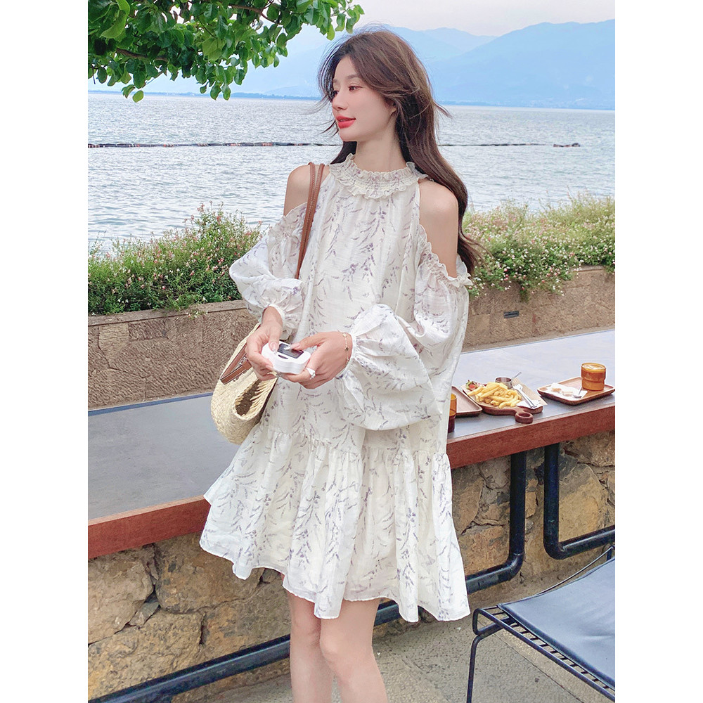 เดรส เชือกแขวนคอ ชุดฝรั่งเศสดอกไม้ปิดไหล่ชุดพัฟแขนชุดผู้หญิง 2025 ฤดูร้อนเวอร์ชั่นเกาหลีหลวม ผอมลง ดูชุดกระโปรงสั้นหวานเสื้อผ้าผู้
