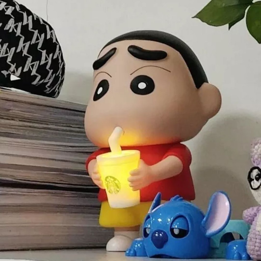 โคมไฟน่ารัก โคมไฟหัวเตียง ไฟตกแต่ง โคมไฟน่ารัก ตุ๊กตาไฟกลางคืน Crayon โมเดลน่ารักของเล่นทันสมัย - รูปที่ 4