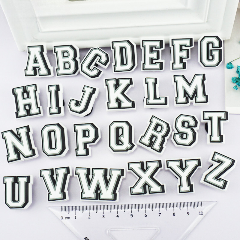 Crocs Jibbitz Charm ตัวอักษรและดอกไม้สำหรับตกแต่งCrocs