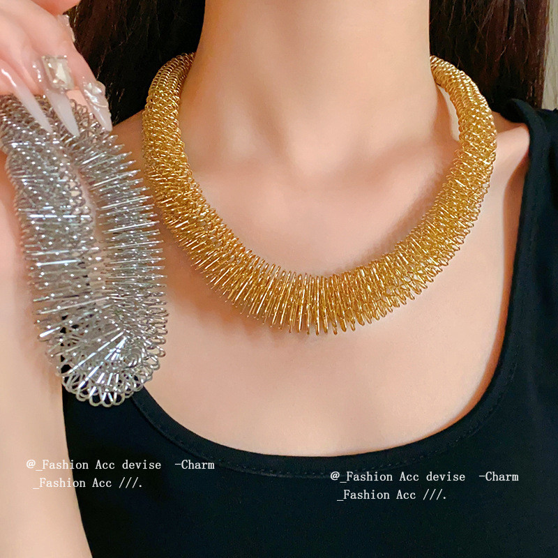 ยุโรปและอเมริกาโอ้อวดฤดูใบไม้ผลิตัดปก เครื่องเทศสาวอารมณ์โลหะสไตล์สร้อยคอบุคลิกภาพออกแบบเฉพาะแฟชั่นคอปกผู้หญิง