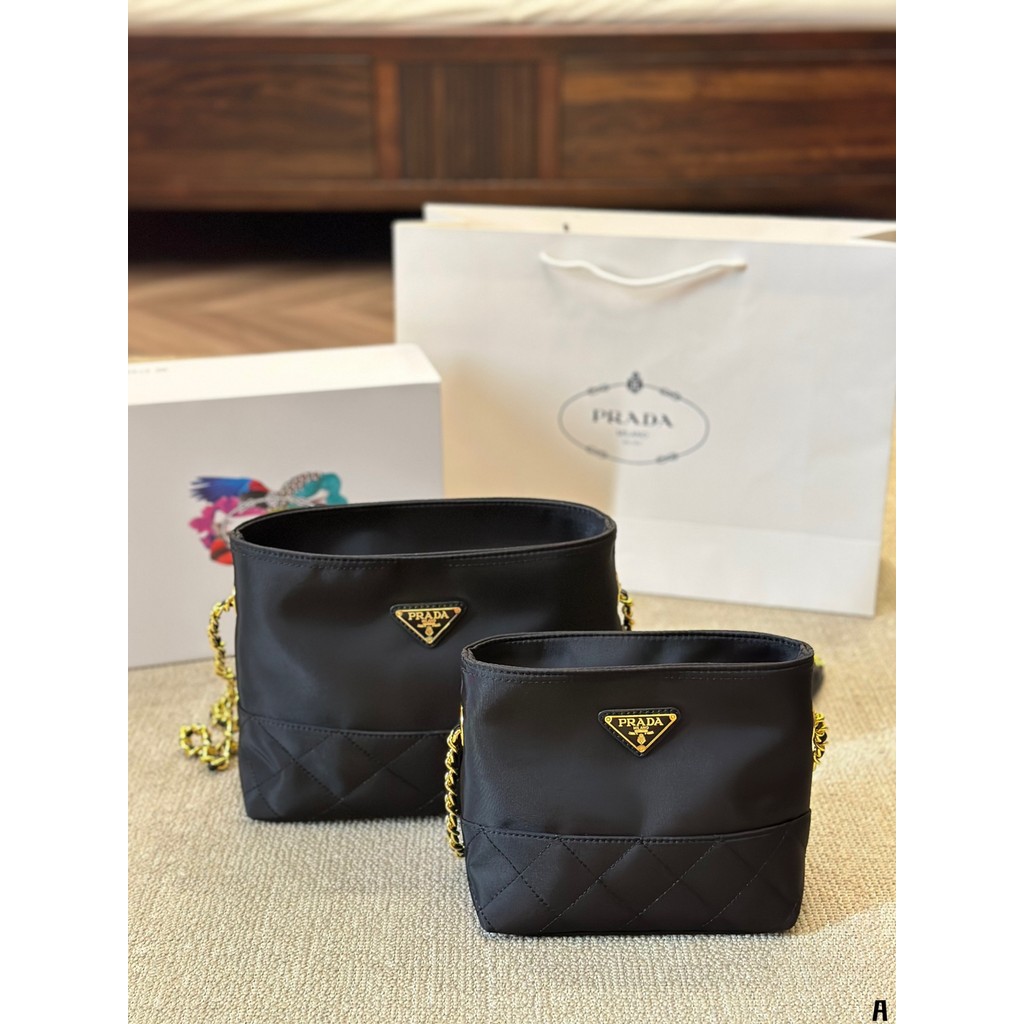 New Parachute Series Tote Bag Womens Fashion Style Canvas Triangle Label Chain Bag
