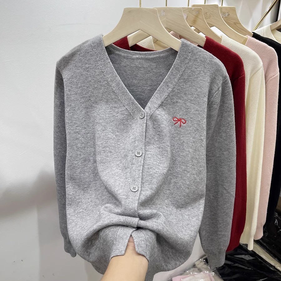 ฤดูใบไม้ร่วงเสื้อสเวตเตอร์ถักคอวีสไตล์ใหม่ผู้หญิงข้าวเหนียวนุ่มทุกการแข่งขันเสื้อถักสไตล์ตะวันตก