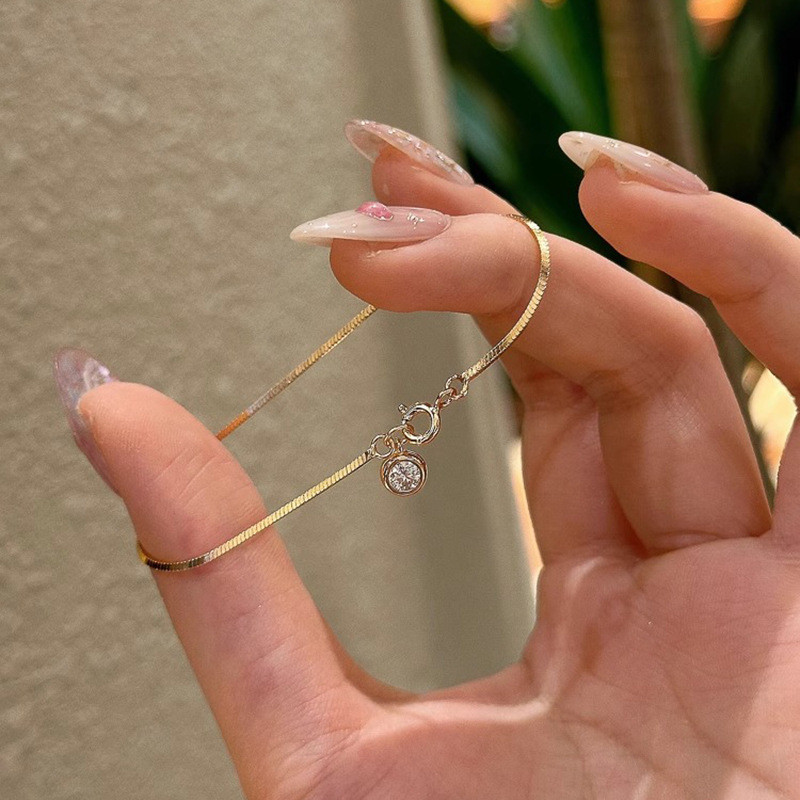 ฟองงูกระดูกรอบสร้อยข้อมือเพชรหญิงสไตล์ใหม่ประณีตหรูหราการออกแบบเฉพาะเครื่องประดับมือระดับไฮเอนด์