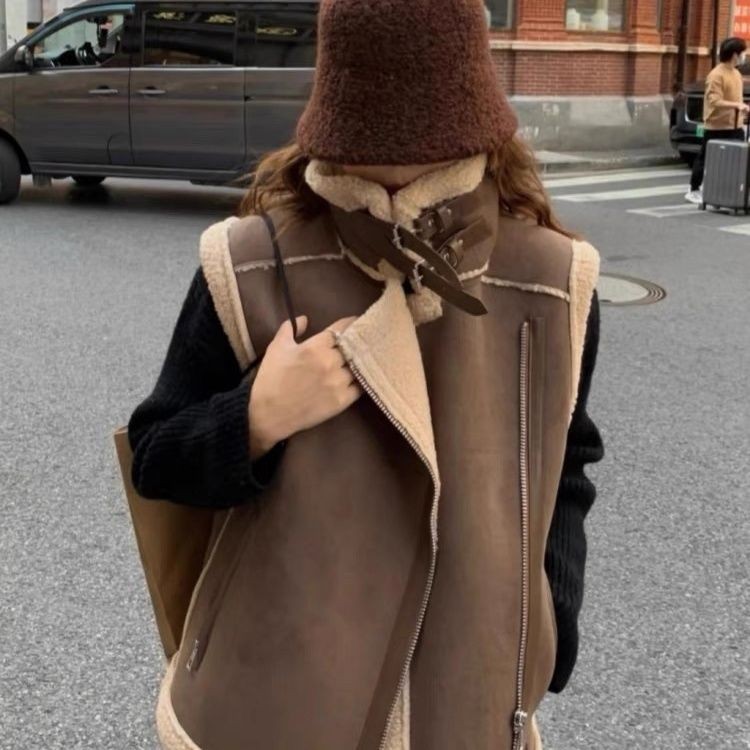 Fur แขนกุดธรรมดาเสื้อผู้หญิงฤดูหนาวหนาคลิป Lambskin Coat