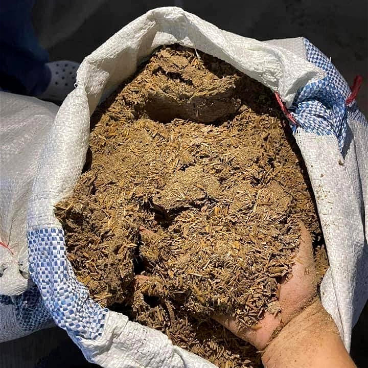 ปุ๋ยขี้ไก่หมัก EM 900g ขี้ไก่ล้วน ปุ๋ยคอกออแกนิค ปลอดสารเคมี ไม่มีคว​ามเค็ม ปุ๋ยอินทรีย์ มูลไก่แห้งบดละเอียด