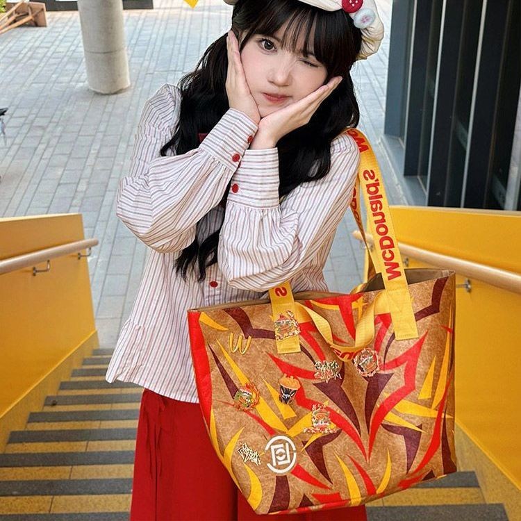 กระเป๋าโท้ต Thorn Linhun ร่วมแบรนด์ clot และ Edison Chen มิตรกับสิ่งแวดล้อม