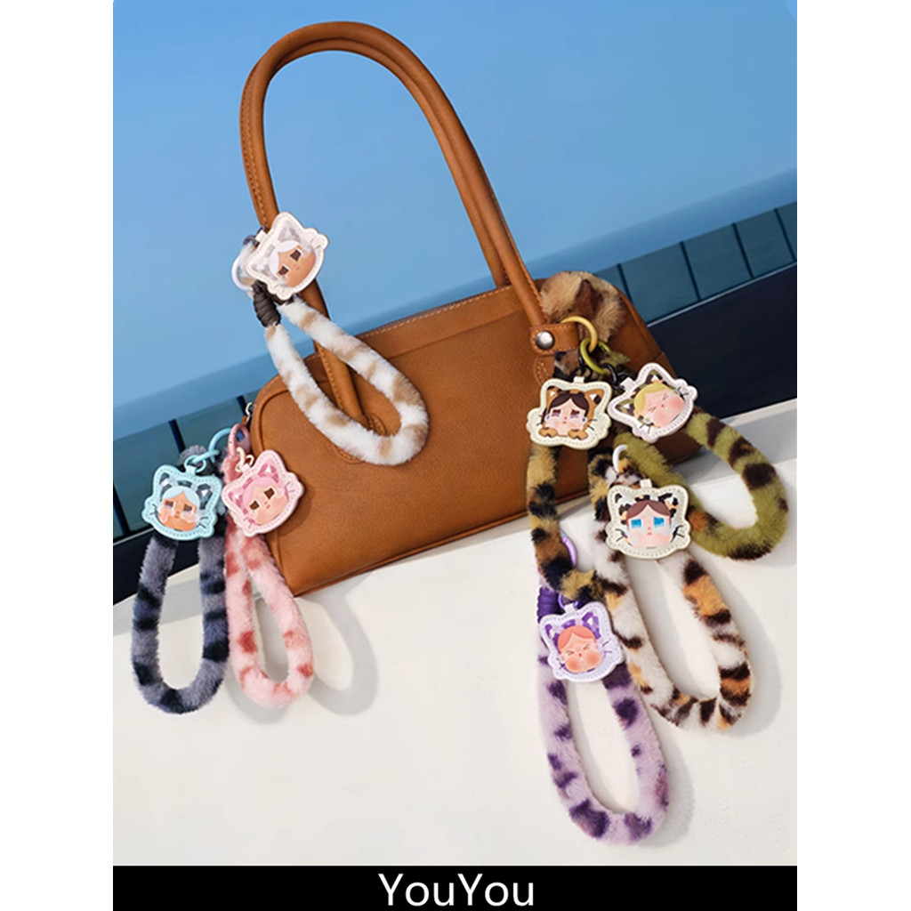 POPMART | CRYBABY สายแขวนโทรศัพท์และกุญแจ รูปแมวเสือ | แฮนด์ดรอป -A036