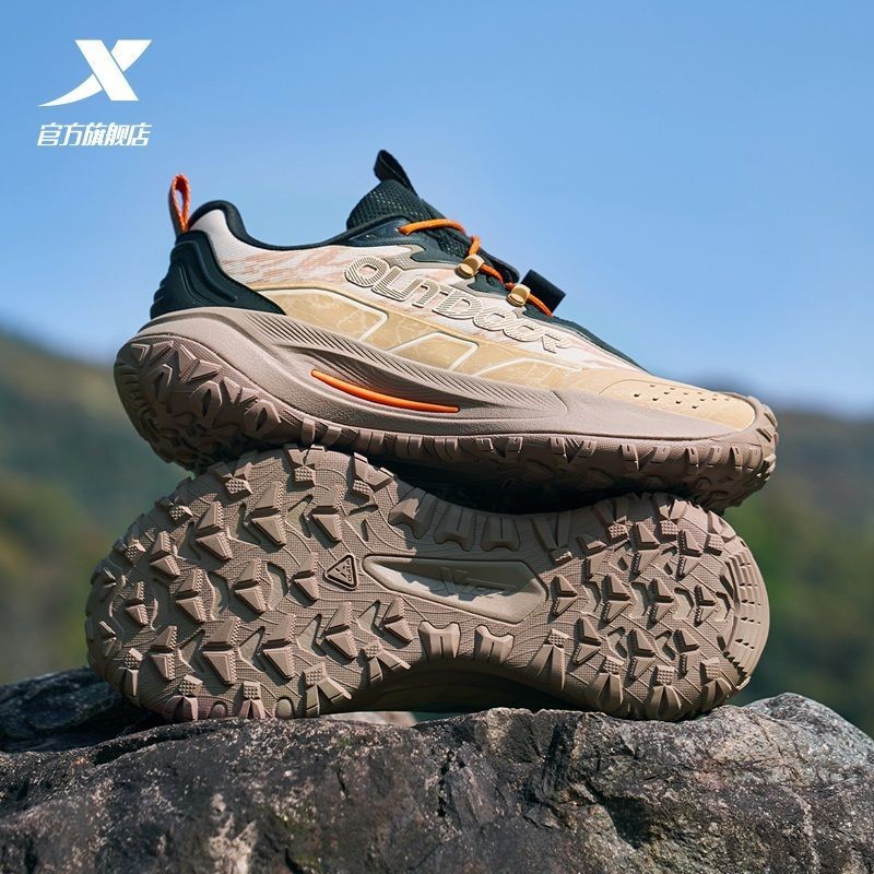 XTEP/Tebu Flying Stone 2.0 รองเท้าเดินป่ารองเท้าผู้ชายกลางแจ้ง Anti-Slip ทนต่อการสึกหรอ Shock-Absorb