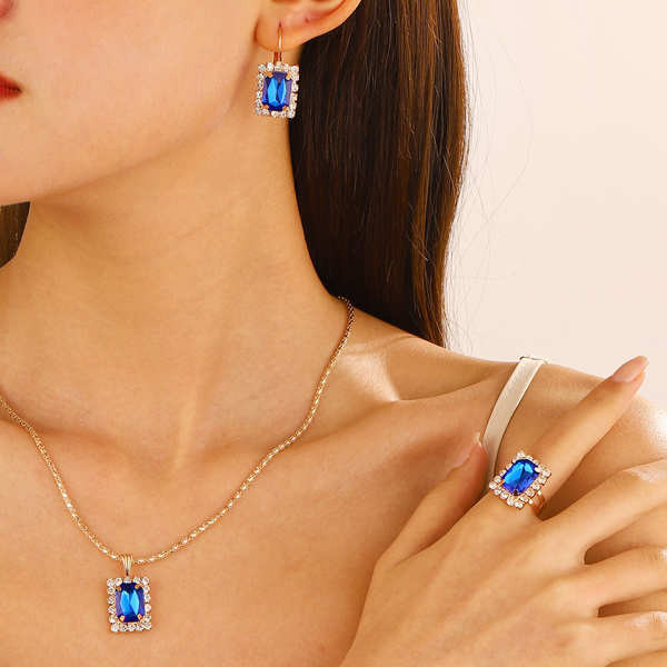 yvis ต่างหูทองคำและเงิน ชุดเครื่องประดับเพชรเหลี่ยมแบบใหม่ข้ามพรมแดนชุดสร้อยคอเจ้าสาวต่างหูแหวนสไตล์